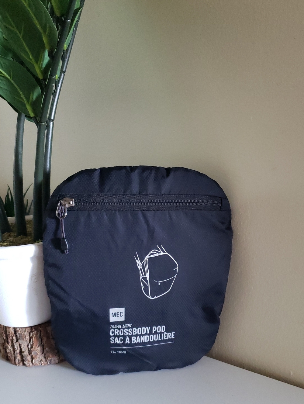 MEC Travel Light Crossbody Pod - (EUC)